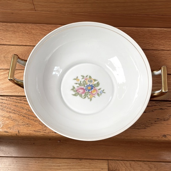 White Floral Serving Dish With Lid Size 9” - Picture 3 of 4